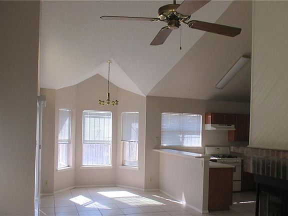 2nd image of 813 Derrickson Dr