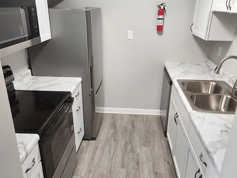 820 27th St #3D — Photo 2
