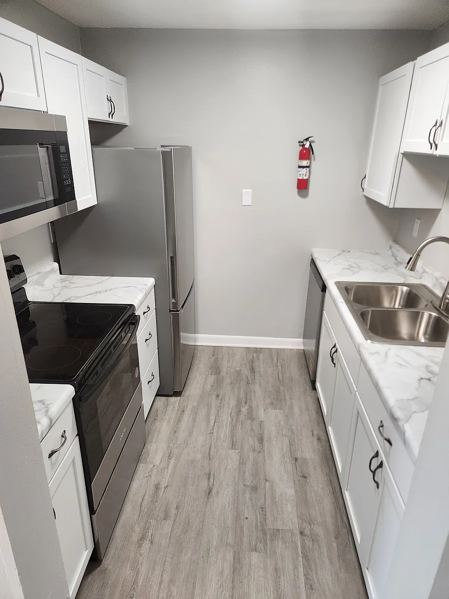 Building Photo - 820 27th St #3D