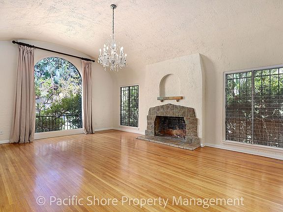3rd image of 322 N Citrus Ave