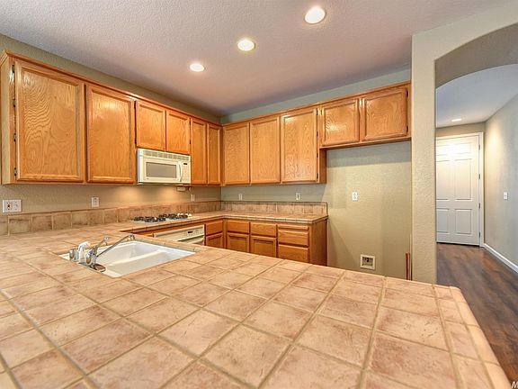 5th image of 7988 Robinson Dr