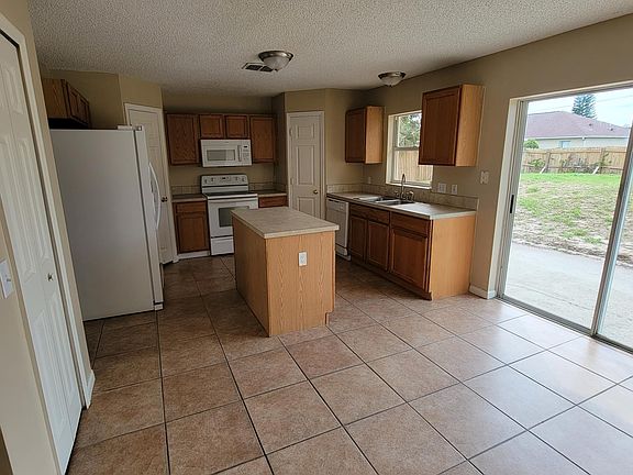 3rd image of 2186 Gretna Dr