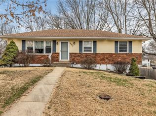 402 SW 23rd St, Blue Springs, MO 64015