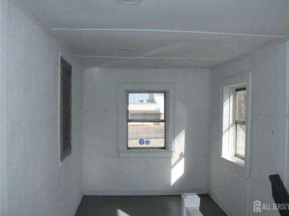 519 Roosevelt Ave, Carteret, NJ 07008