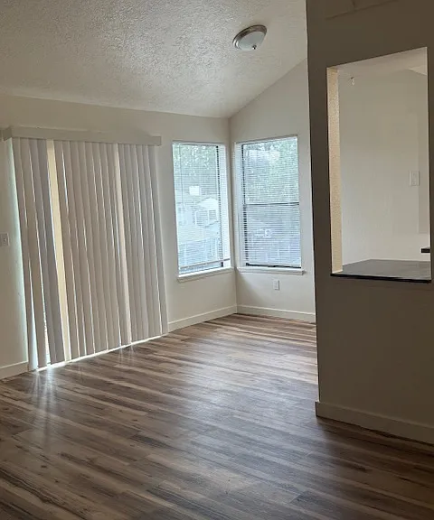 Hallwood Apartments — Photo 32