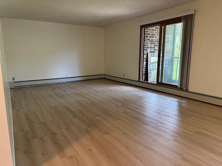 35 Nathan Ln N #121 — Photo 9