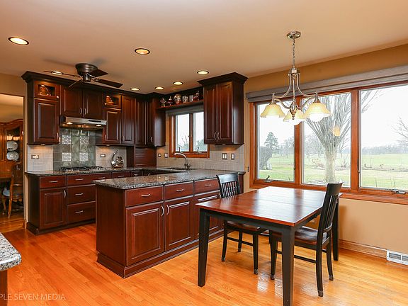 4th image of 8641 Golfview Dr