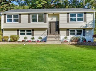 27 Serpentine Dr E, Bayville, NJ 08721