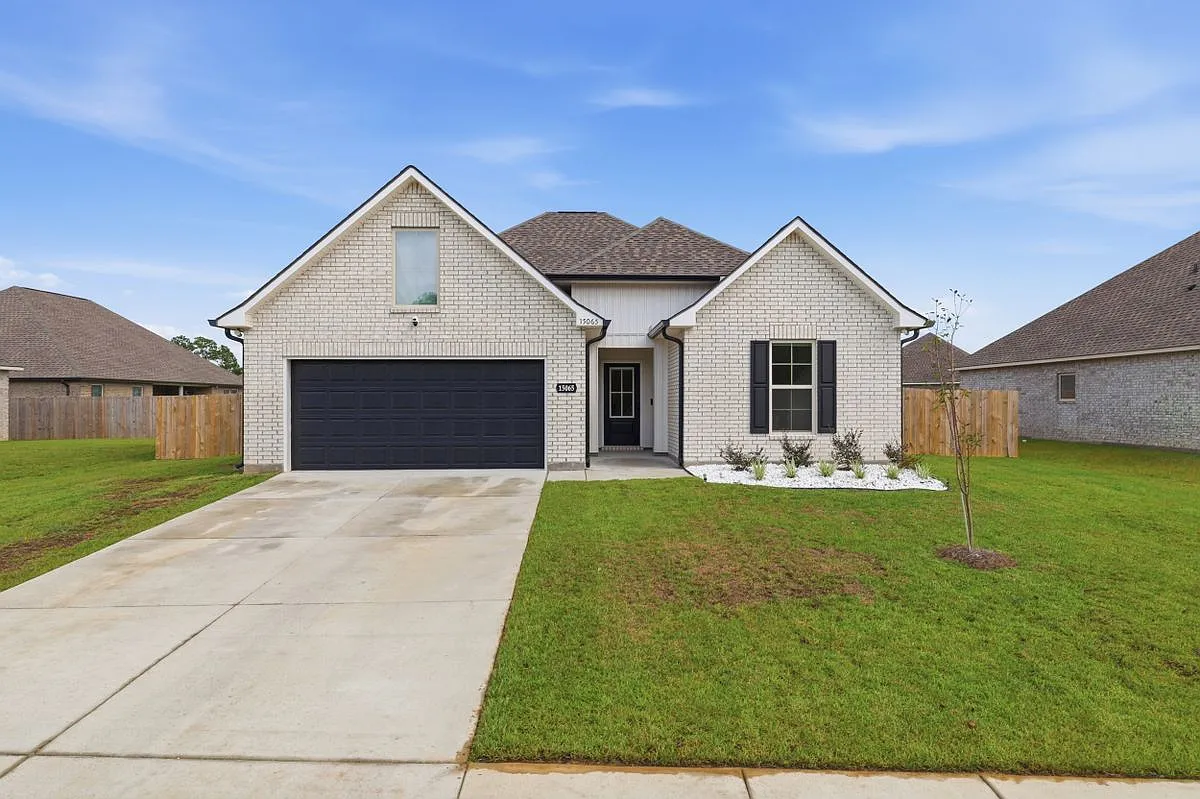 3 bed, 2.0 bath, 1710 sqft, $2,175 — Photo 2