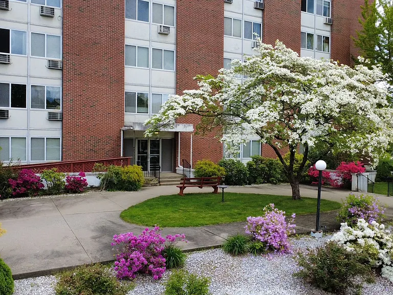 Blackstone Apartments — Photo 10
