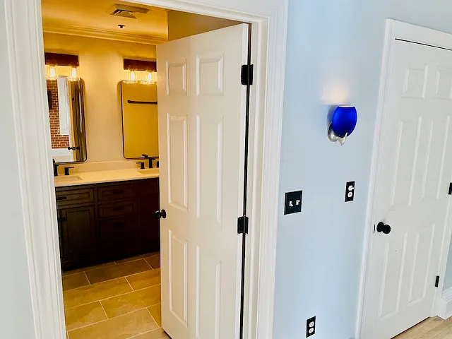 100 W Court St #1B — Photo 12