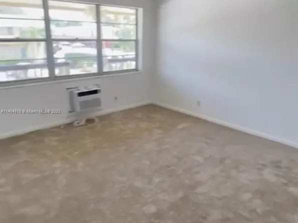 78 Kingswood E #78-D, West Palm Beach, FL 33417