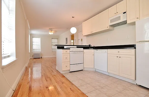 Rented by Warren T Real Estate Corp. | media 31