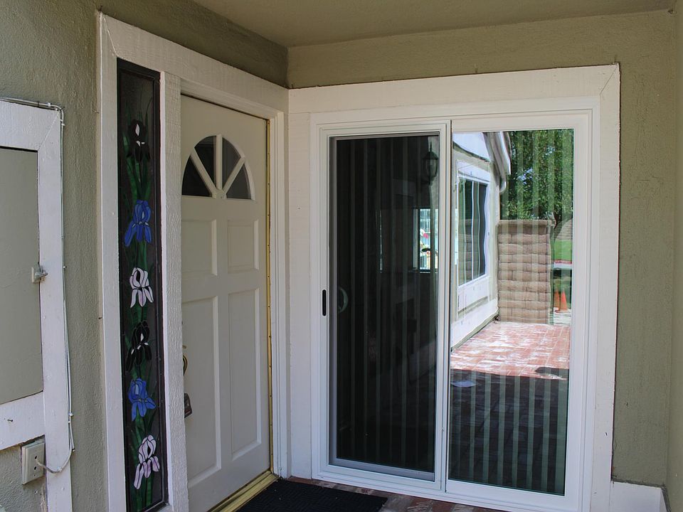 Front entry in from the courtyard.
