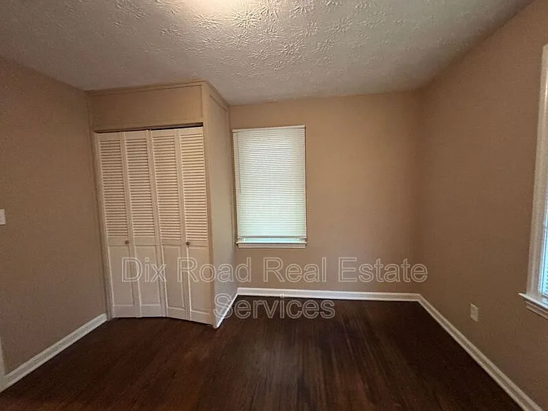 2827 Oxford Ave — Photo 20