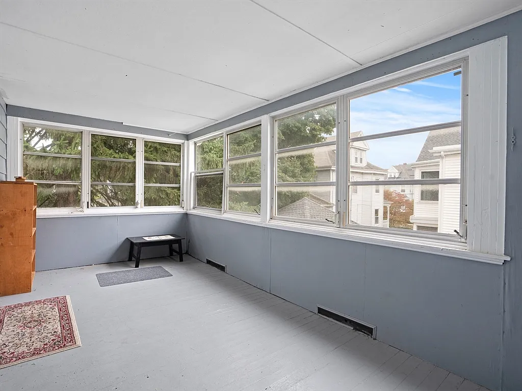 Building Photo - 124 Sheridan Ave #2