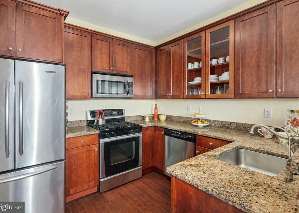 1st image of 1001 Buckingham Dr #1