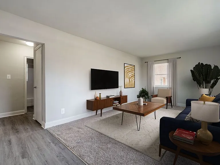 Bedford and Victoria Station Apartments — Photo 3