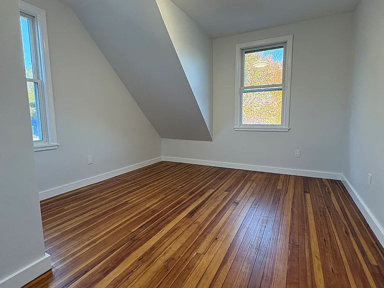172 Swanson Ave — Photo 19