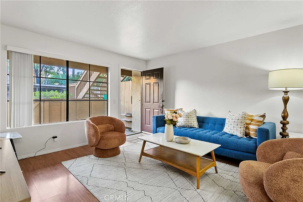 2 bed, 864 sqft, $4,300 — Photo 4