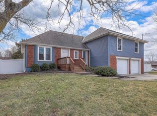 1401 E Sunvale Ter, Olathe, KS 66062