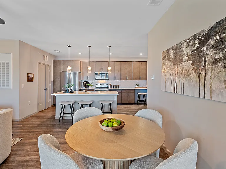 19Nineteen Promenade — Photo 171