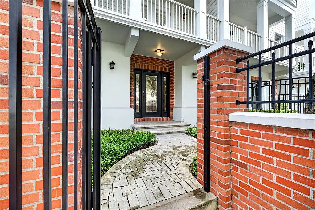2 bed, 2.5 bath, 2024 sqft, $4,500 — Photo 3