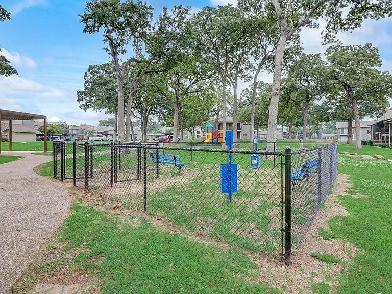 Pet-Friendly Dog Park at Oak Park Apartments
