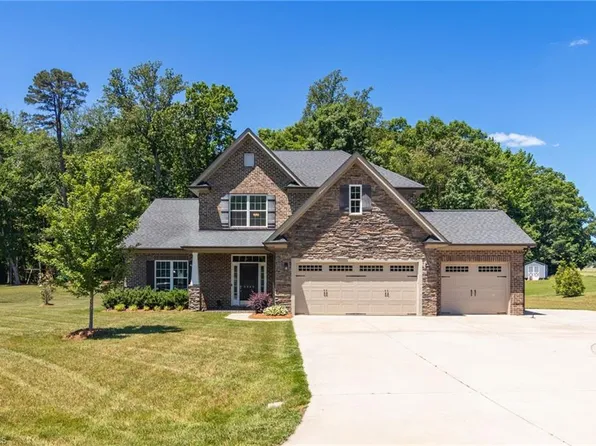 5009 Labella Ct, Kernersville, NC 27284