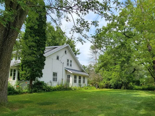 424 E Walnut St, North Freedom, WI 53951