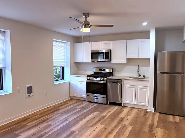Sherwood Court Apartments — Photo 22