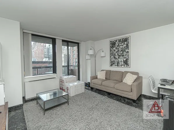 300 E 62nd St APT 501, New York, NY 10065