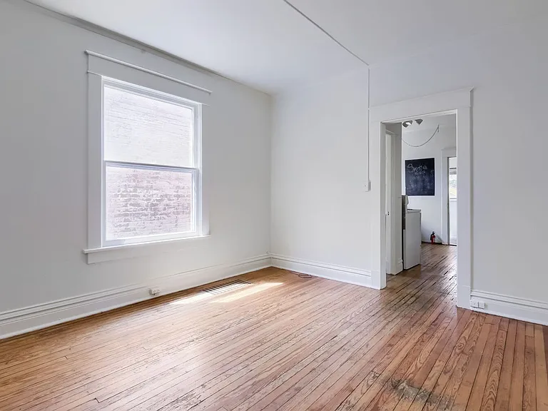 1055 S Pearl St — Photo 5