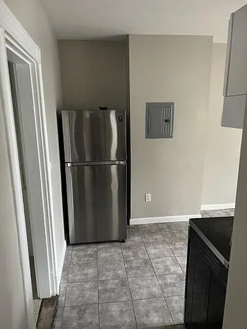3 bed, 950 sqft, $2,400 — Photo 3