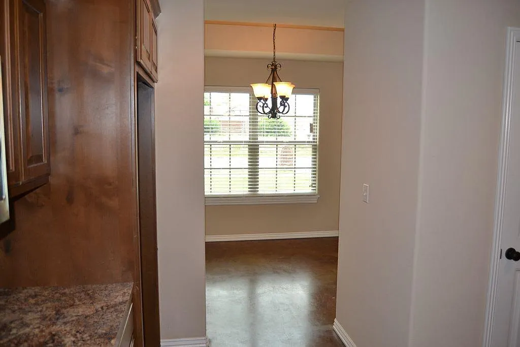 3 bed, 1400 sqft, $1,600 — Photo 3