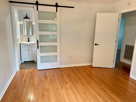 Primary bedroom ensuite full bathroom