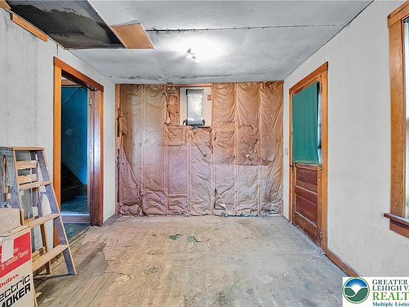 4th image of 1008 W Penn Pike