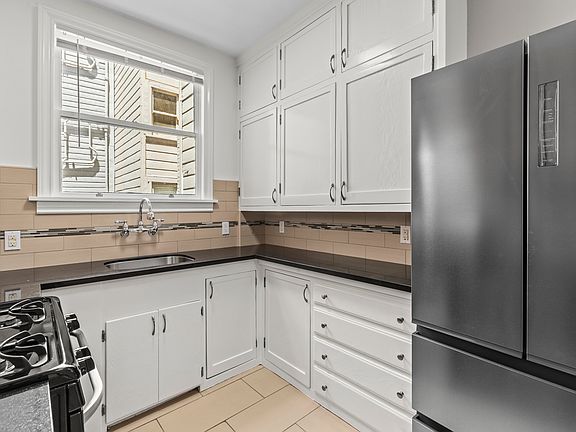 4th image of 1745 Beach St APT 5