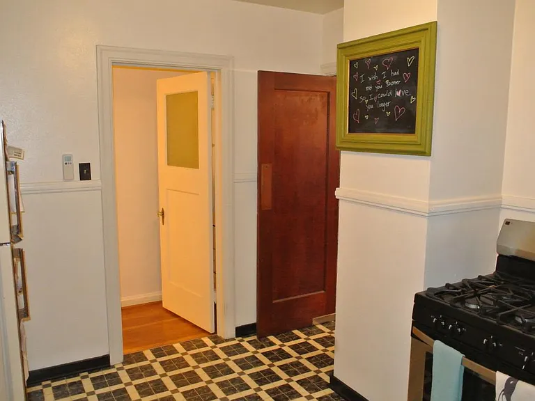 410 W Walnut St — Photo 24
