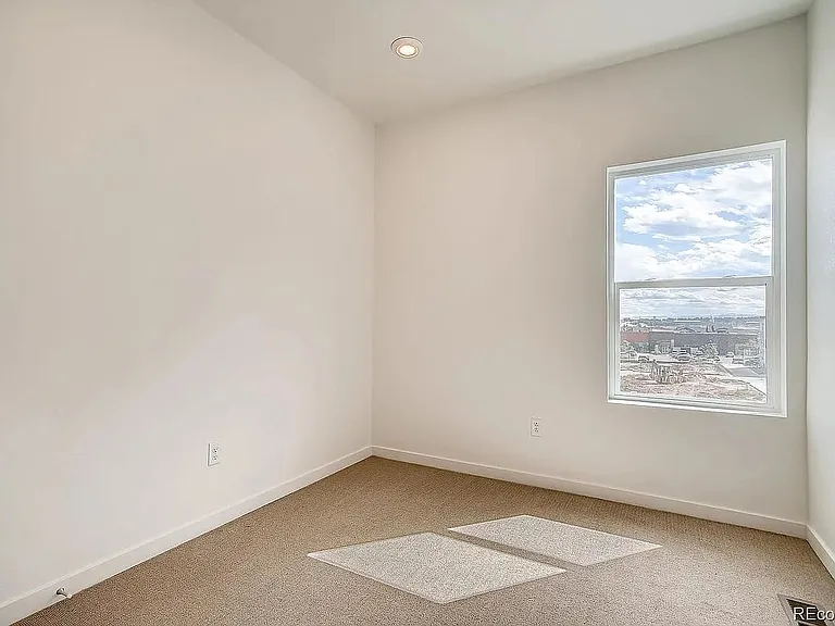 6770 Raritan Dr — Photo 12