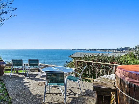 2nd image of 723 Seacliff Dr