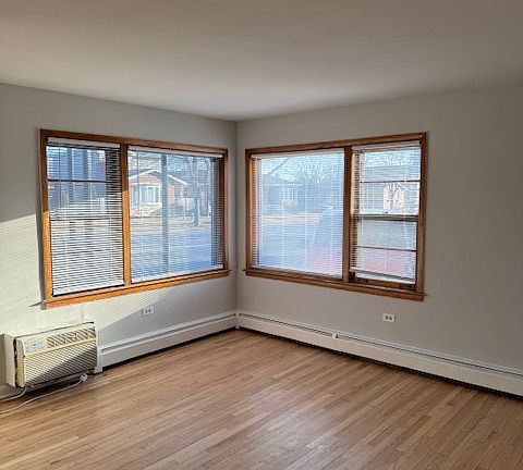 4th image of 2449 W 119th St #11311117