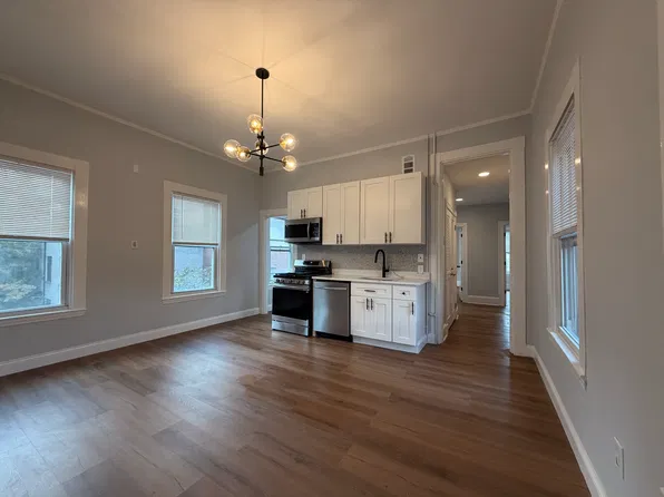 195 Green St APT 3, Cambridge, MA 02139