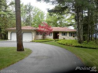 3180 Red Apple Rd, Manistee, MI 49660