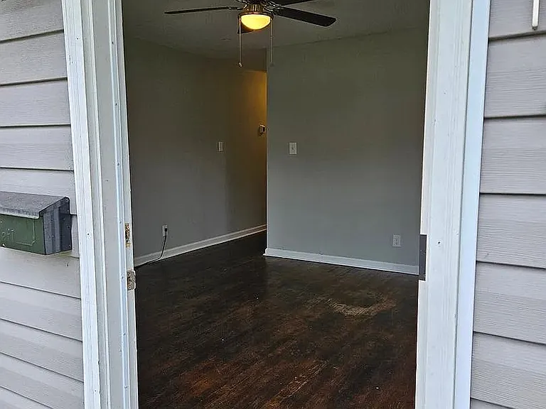 1343 Hinton St — Photo 2