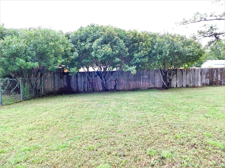 1007 W Collins St — Photo 25
