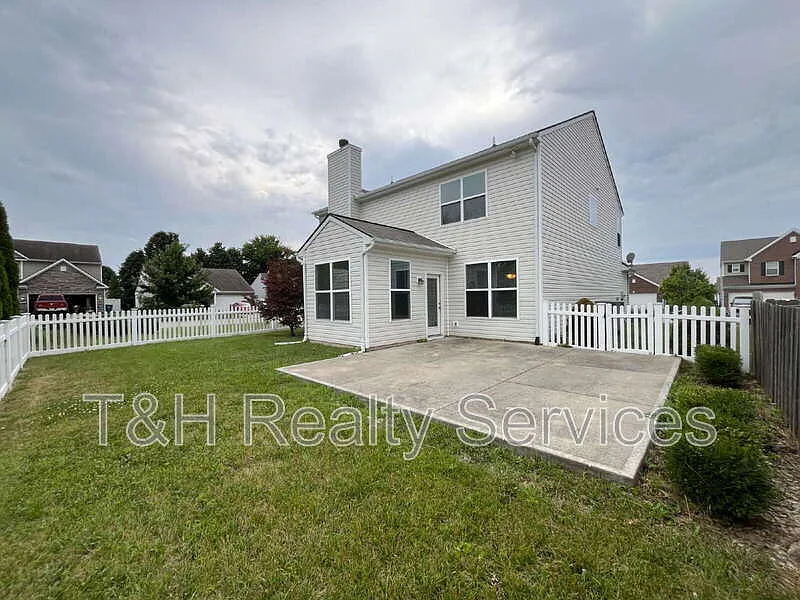 4 bed, 2.0 bath, 2568 sqft, $2,400 — Photo 2