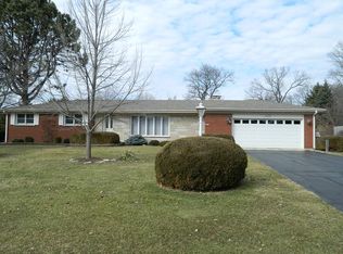 1225 Foxglove Dr, Batavia, IL