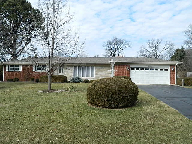 1225 Foxglove Dr photo 1