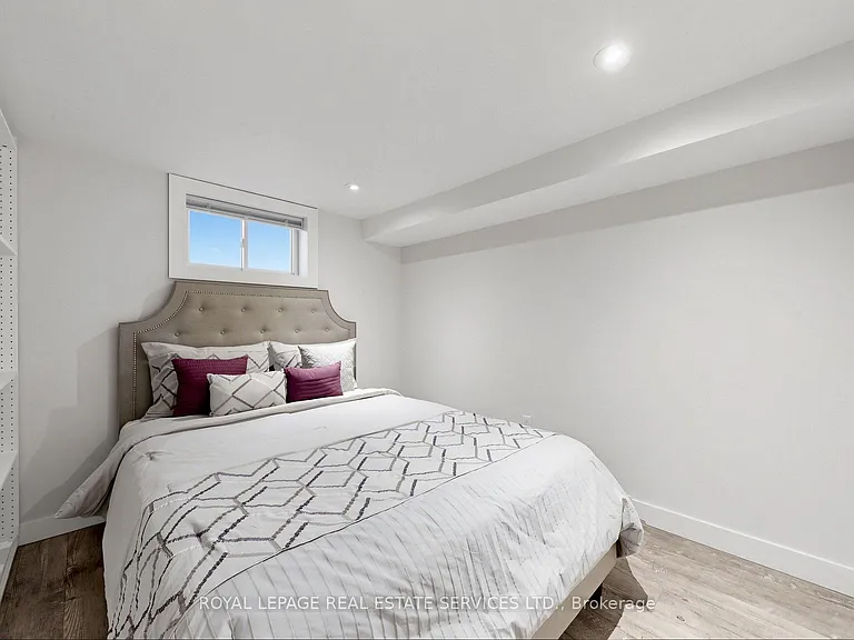 285 Bronte Rd — Photo 34